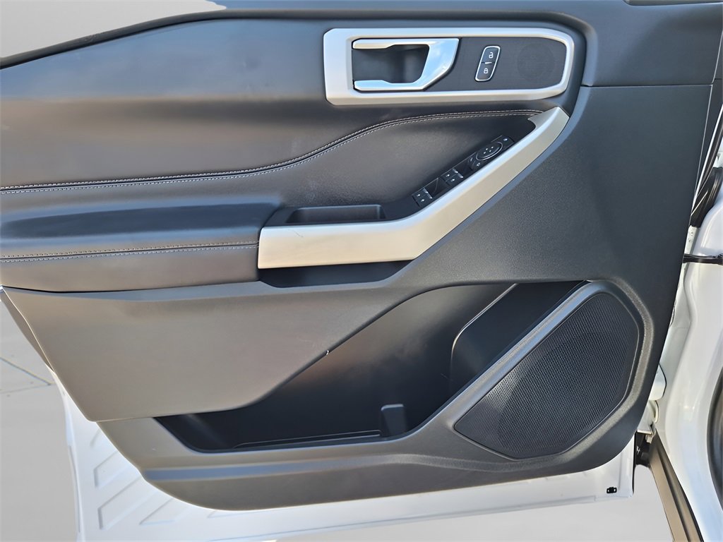 Used 2022 Ford Explorer XLT w/ Equipment Group 202A image 31