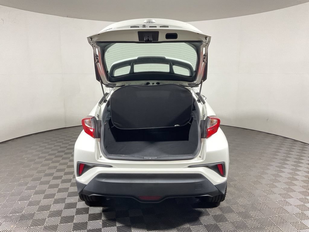 Used 2018 Toyota C-HR XLE FWD image 14