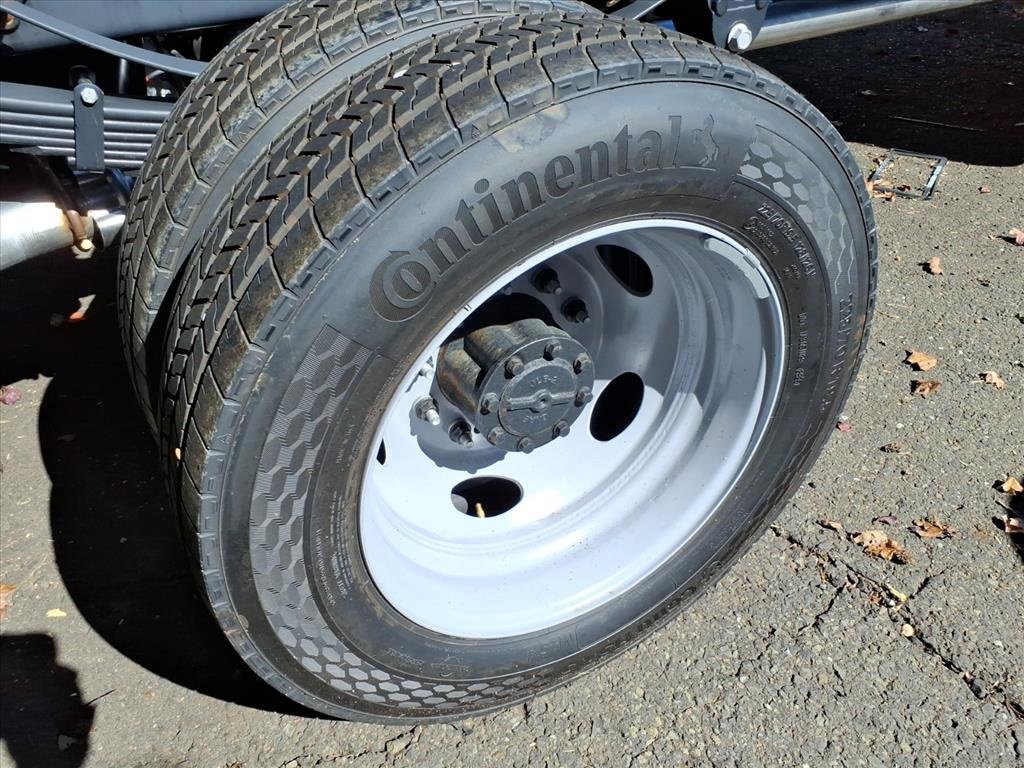 New 2026 Ford F550 4x4 Crew Cab image 6