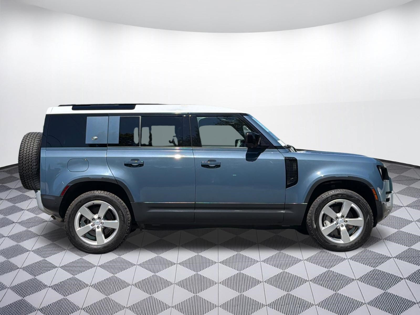 Used 2023 Land Rover Defender 110 SE AWD/4WD image 8