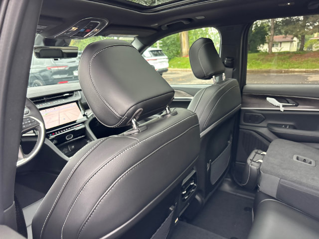 New 2027 Jeep Grand Cherokee Limited AWD/4WD image 9