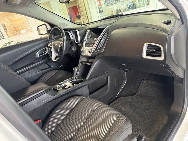 Used 2017 Chevrolet Equinox LT w/ Convenience Package image 12