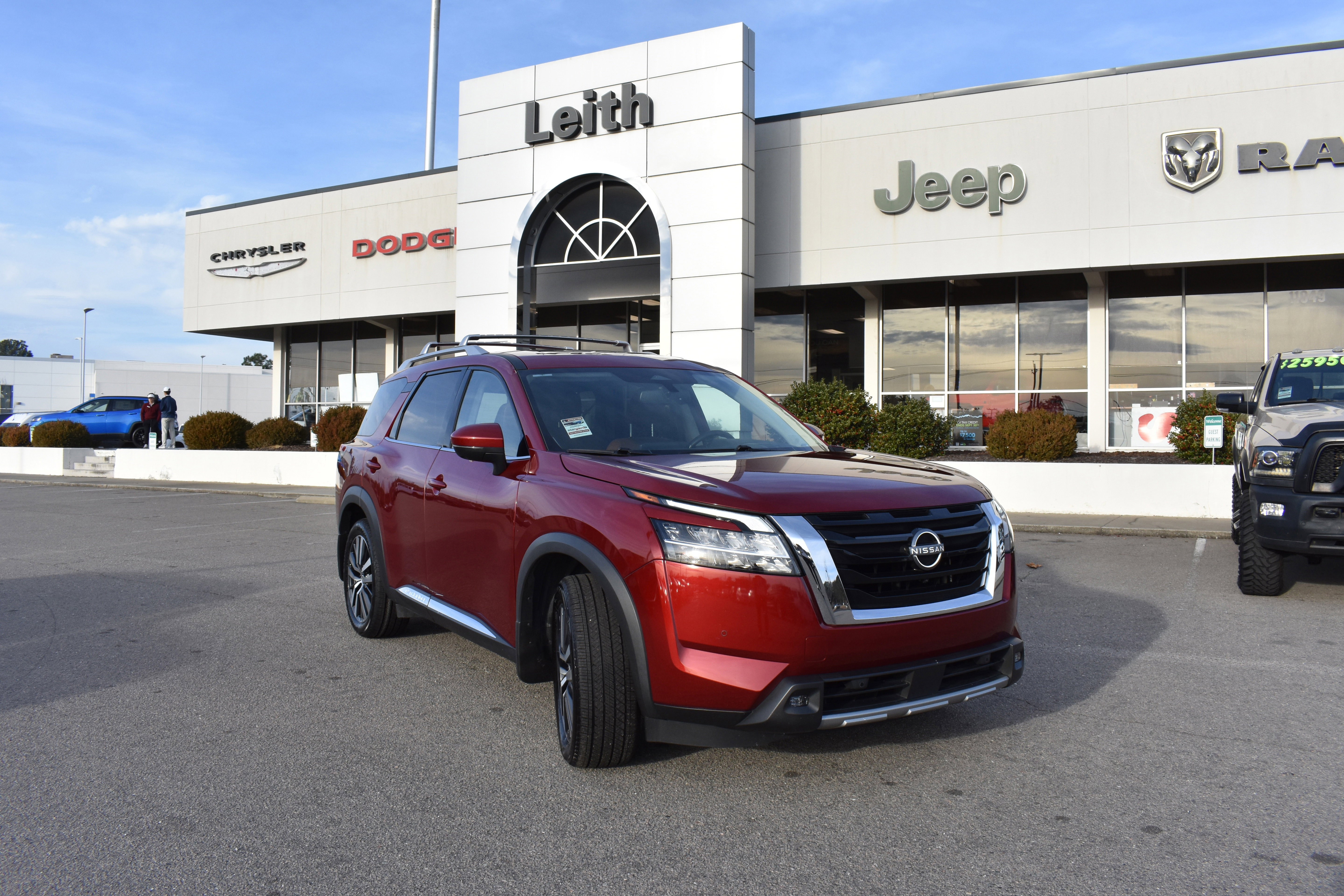 Used 2022 Nissan Pathfinder Platinum w/ Cargo Package