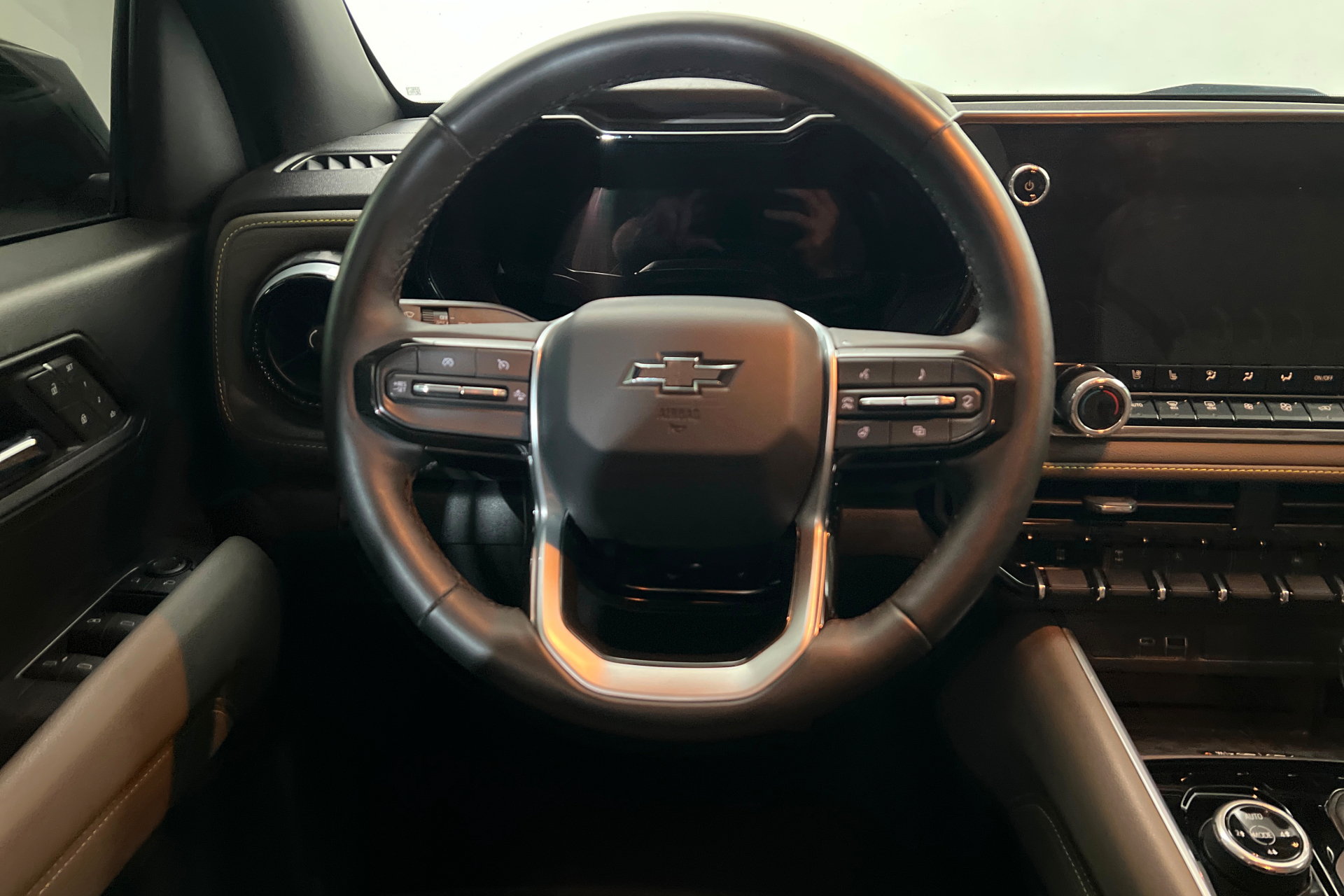 Used 2026 Chevrolet Colorado ZR2 w/ Technology Package AWD/4WD image 13