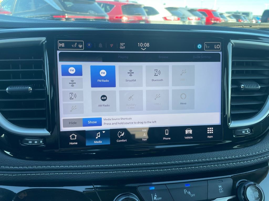 Used 2024 Chrysler Pacifica Select image 17