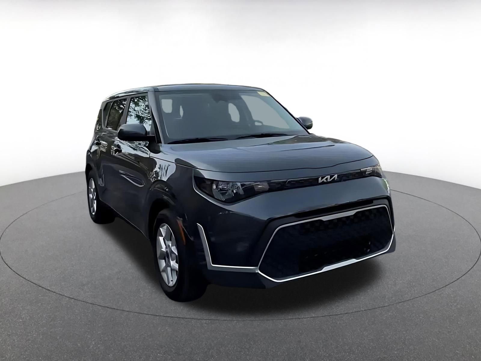 Used 2025 Kia Soul LX w/ LX Technology Package FWD image 3