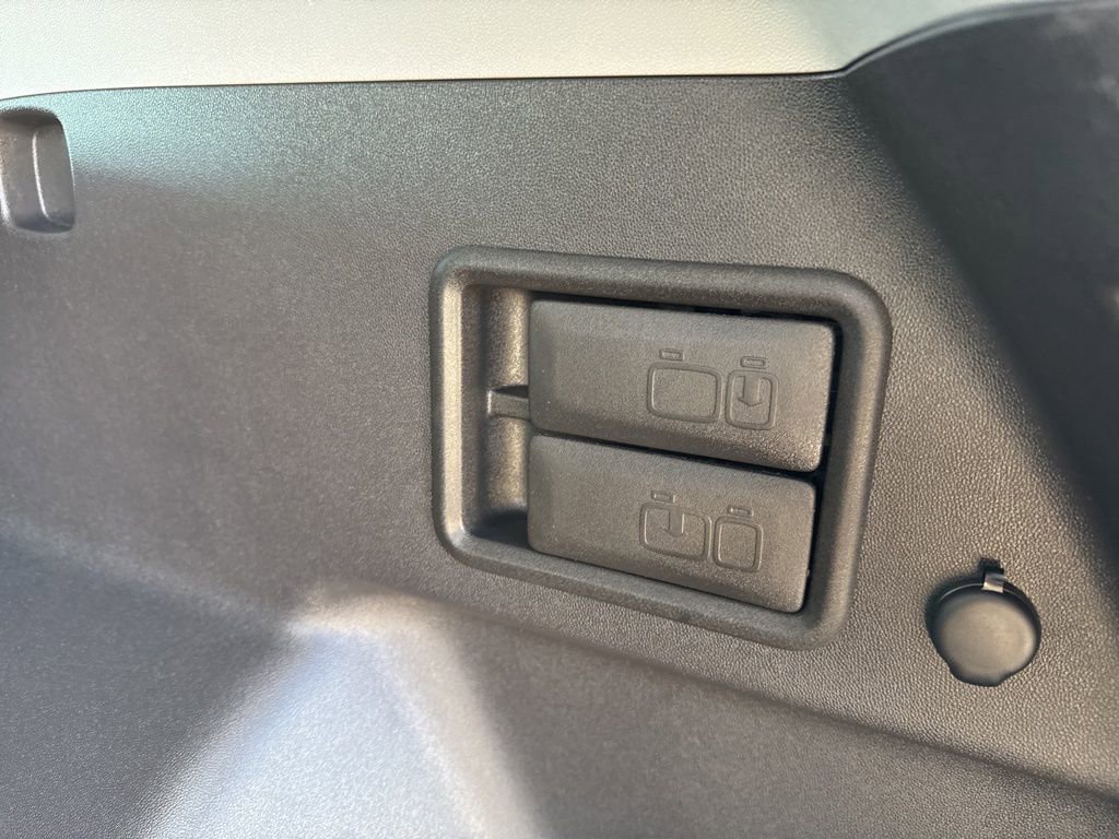 Certified 2024 GMC Terrain SLT w/ Infotainment Package II image 28