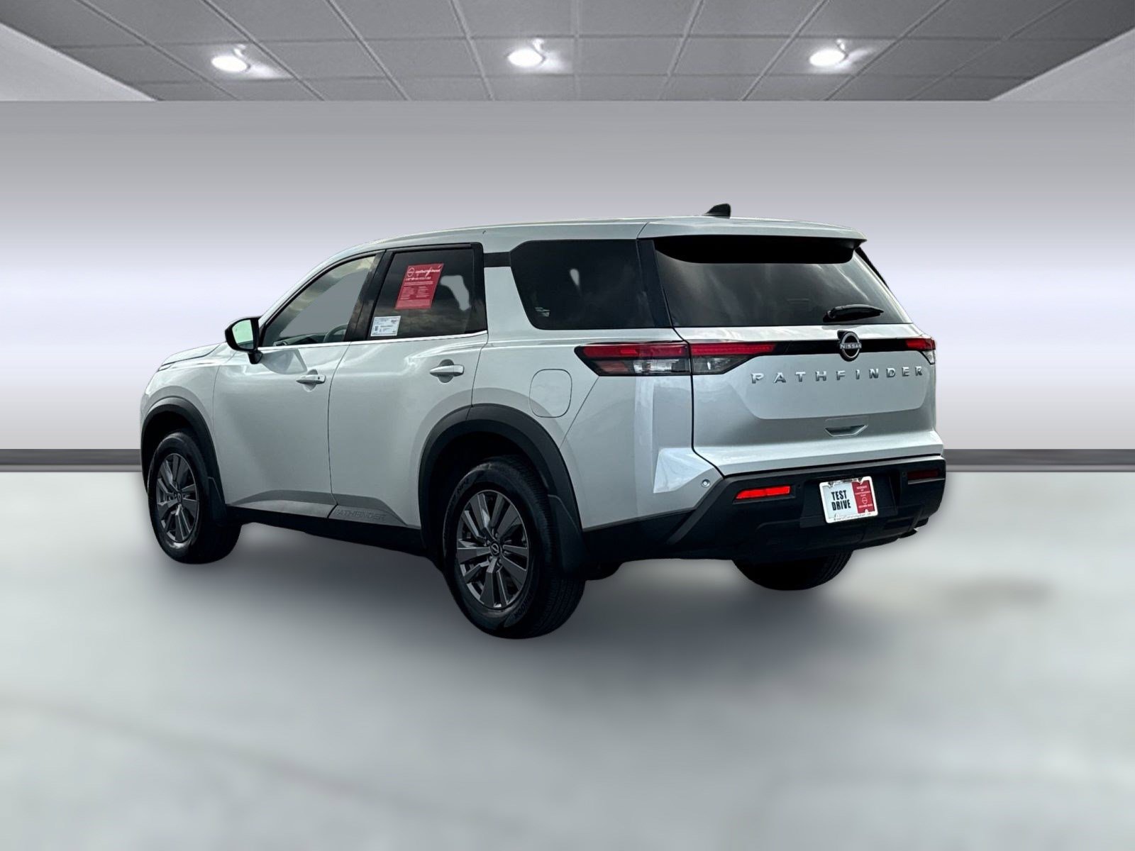 Certified 2025 Nissan Pathfinder S image 3