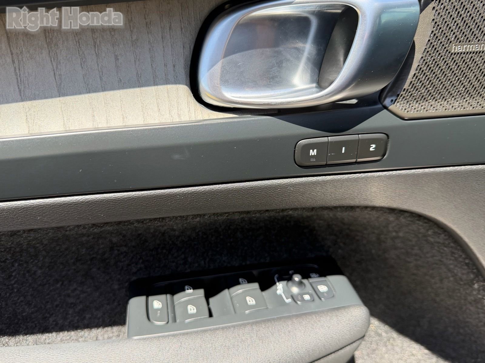 Used 2023 Volvo XC40 B5 Ultimate w/ Protection Package Premier AWD/4WD image 25