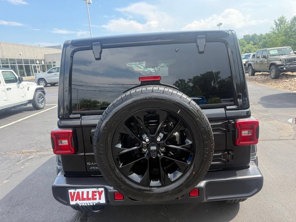 Used 2025 Jeep Wrangler Unlimited Sahara AWD/4WD image 5