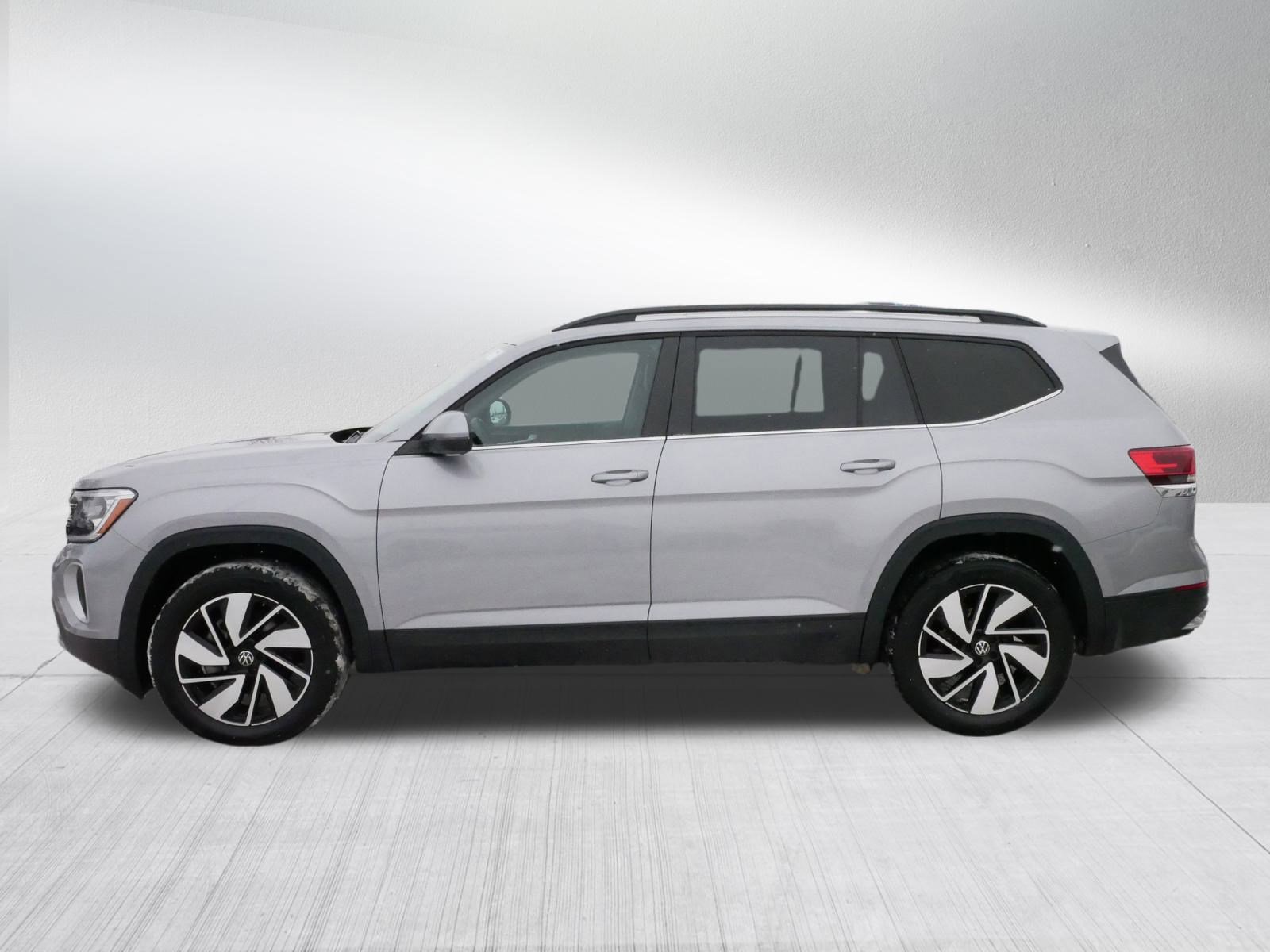 Certified 2025 Volkswagen Atlas SE image 4