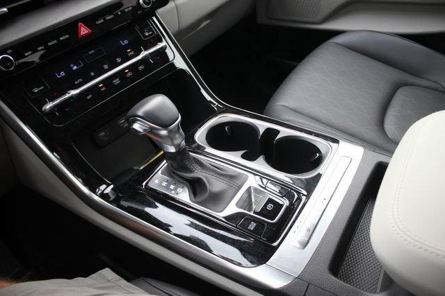 Used 2024 Kia Carnival EX FWD image 13