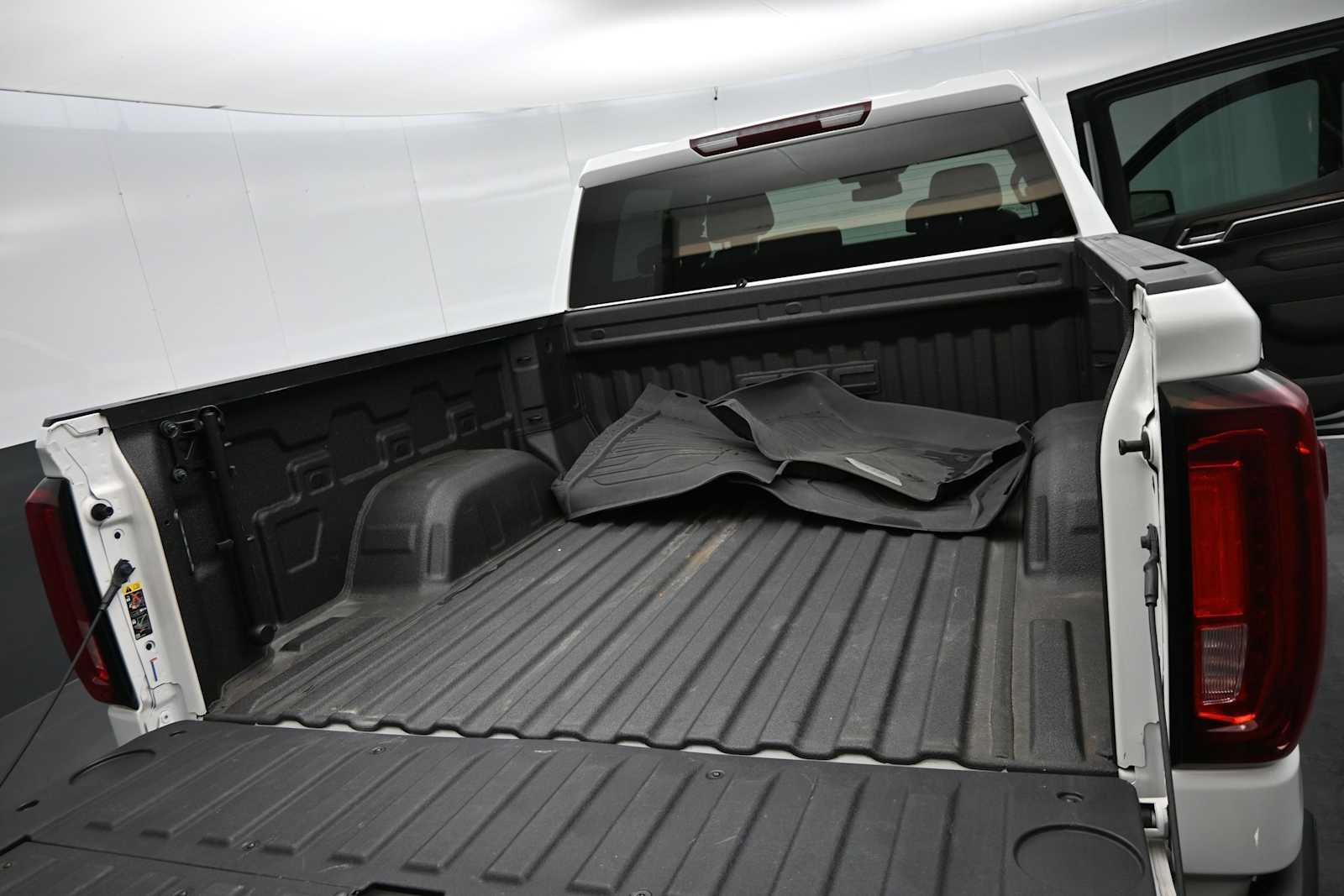 Used 2023 GMC Sierra 1500 SLT w/ SLT Premium Package AWD/4WD image 16