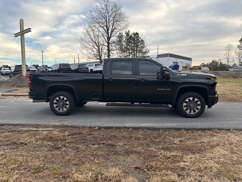 Used 2025 Chevrolet Silverado 2500 Custom w/ Custom Value Package image 4