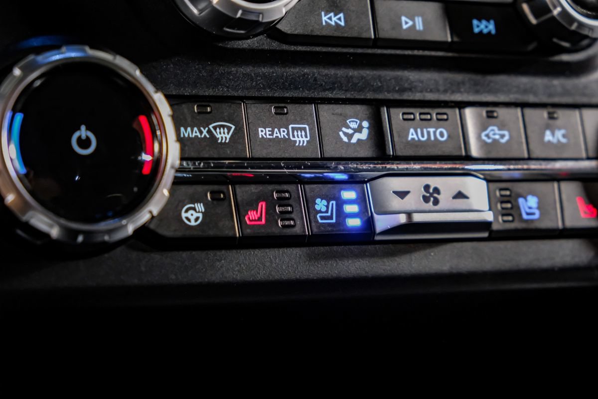 Used 2024 Ford F350 Limited w/ FX4 Off-Road Package AWD/4WD image 27