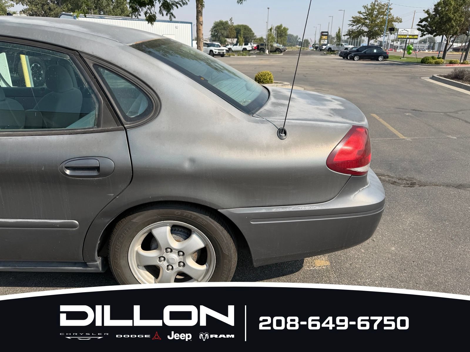 Used 2005 Ford Taurus SE FWD image 3