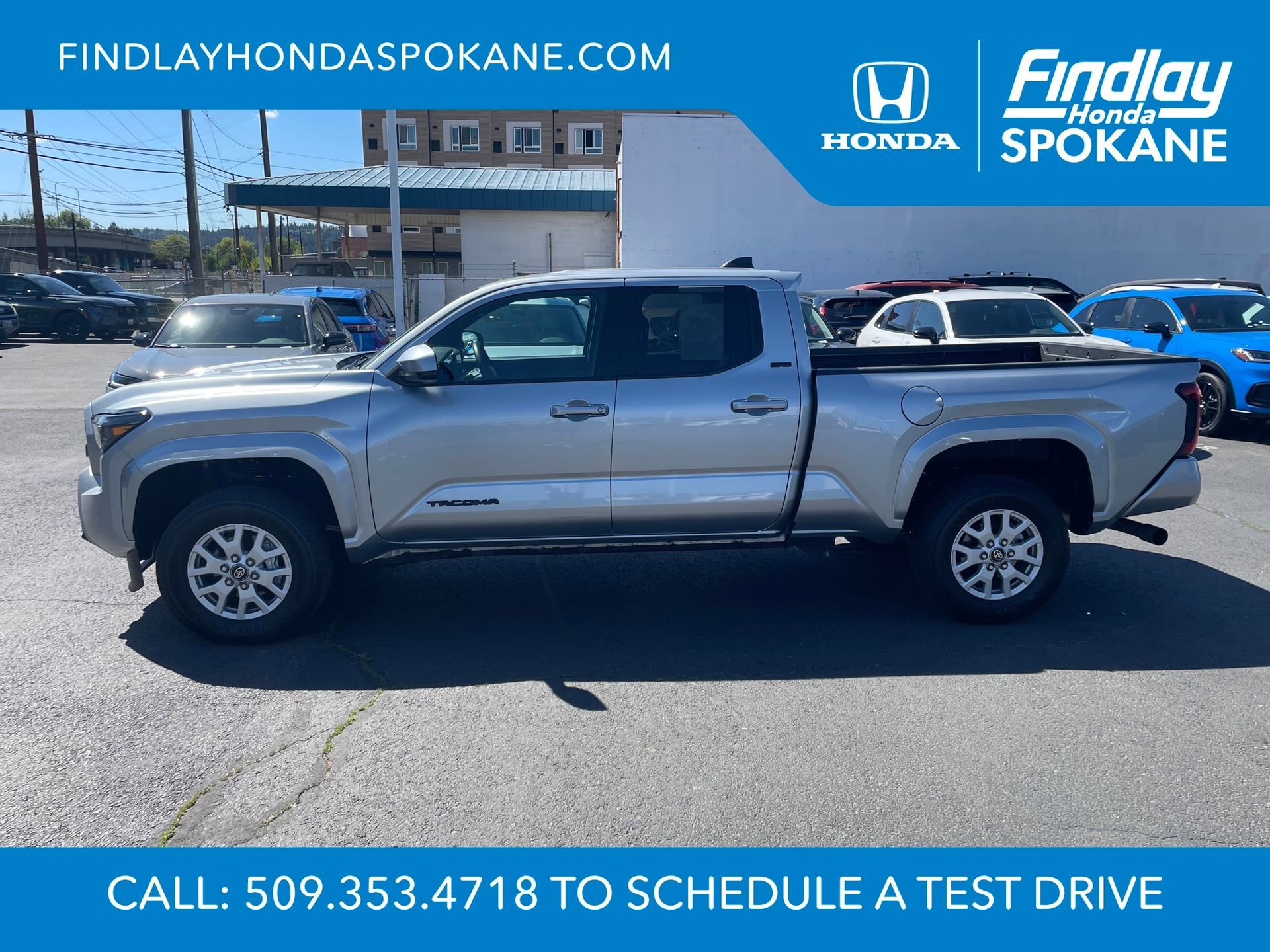 Used 2025 Toyota Tacoma SR5 AWD/4WD image 1