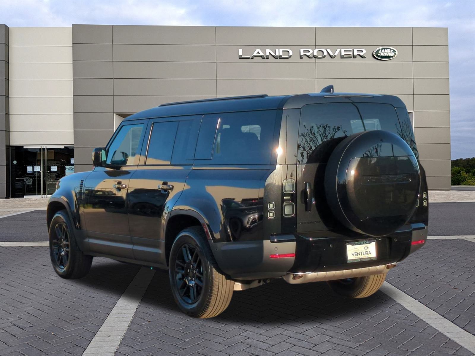 New 2026 Land Rover Defender 130 S image 7