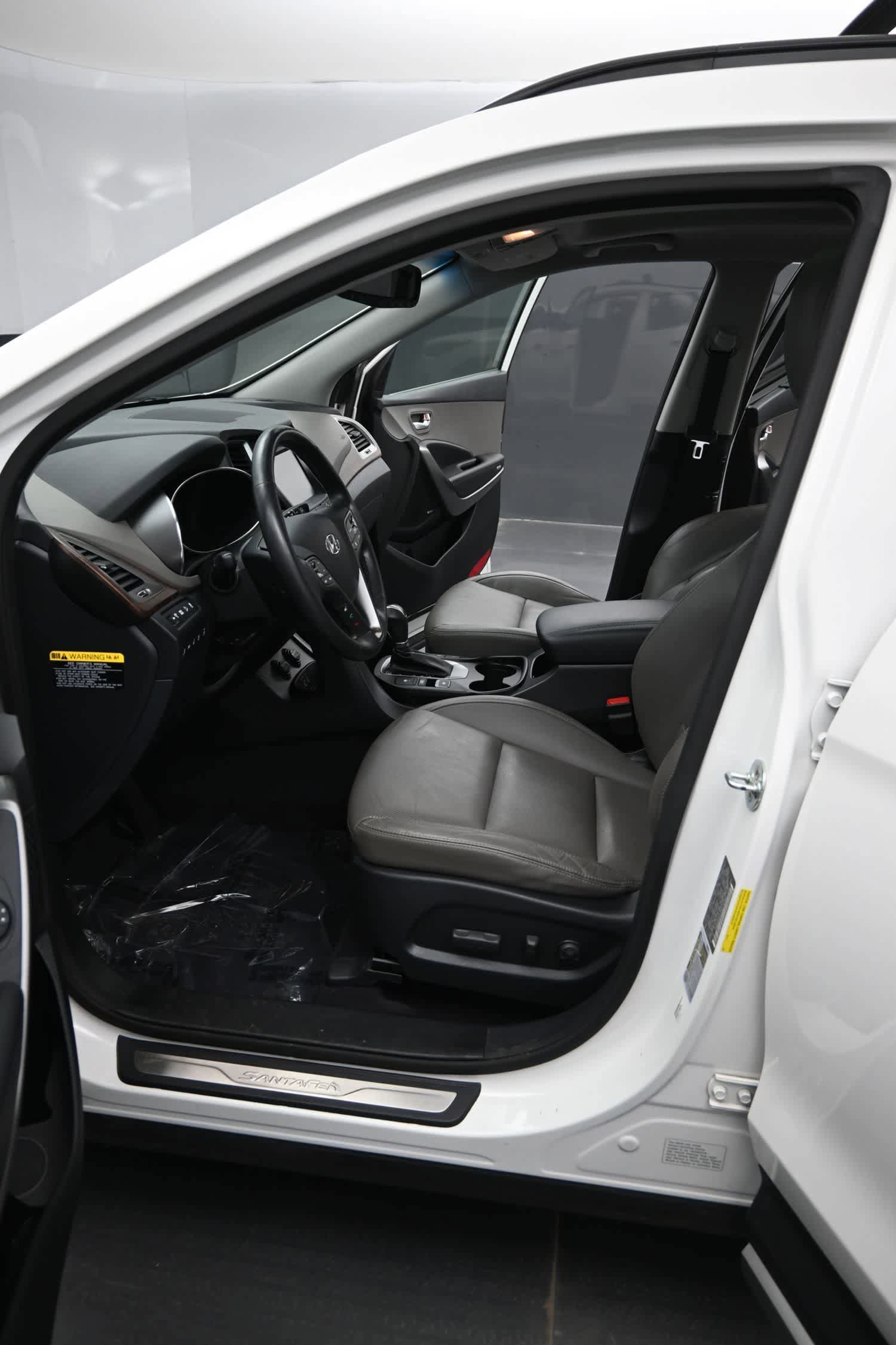Used 2017 Hyundai Santa Fe Limited AWD/4WD image 16