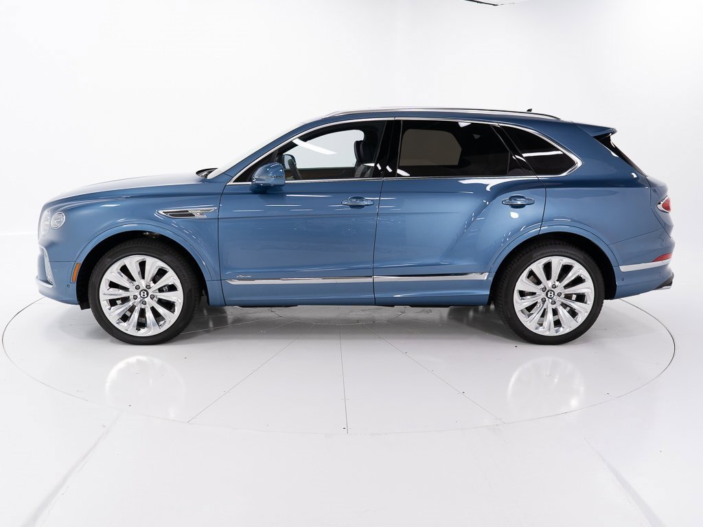 Used 2025 Bentley Bentayga image 2