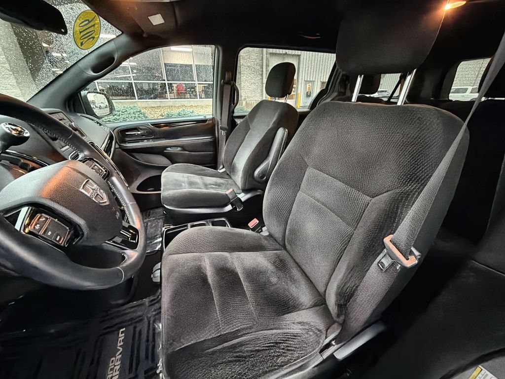 Used 2016 Dodge Grand Caravan SE FWD image 13
