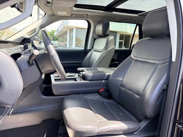 Used 2025 Ford Expedition Active AWD/4WD image 4