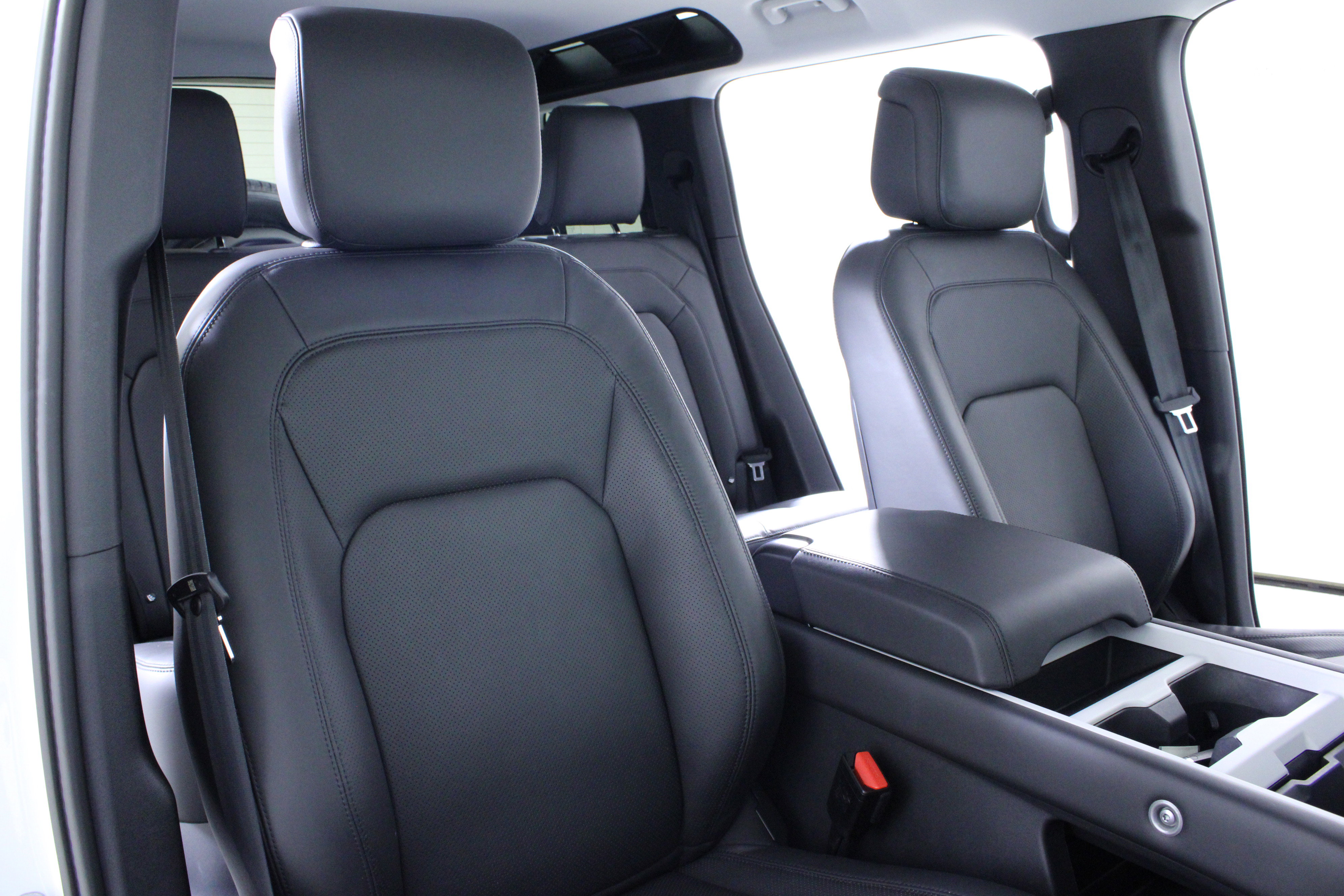 Used 2025 Land Rover Defender 110 S image 18