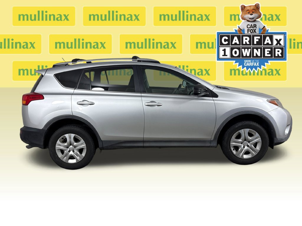 Used 2014 Toyota RAV4 LE AWD/4WD image 2