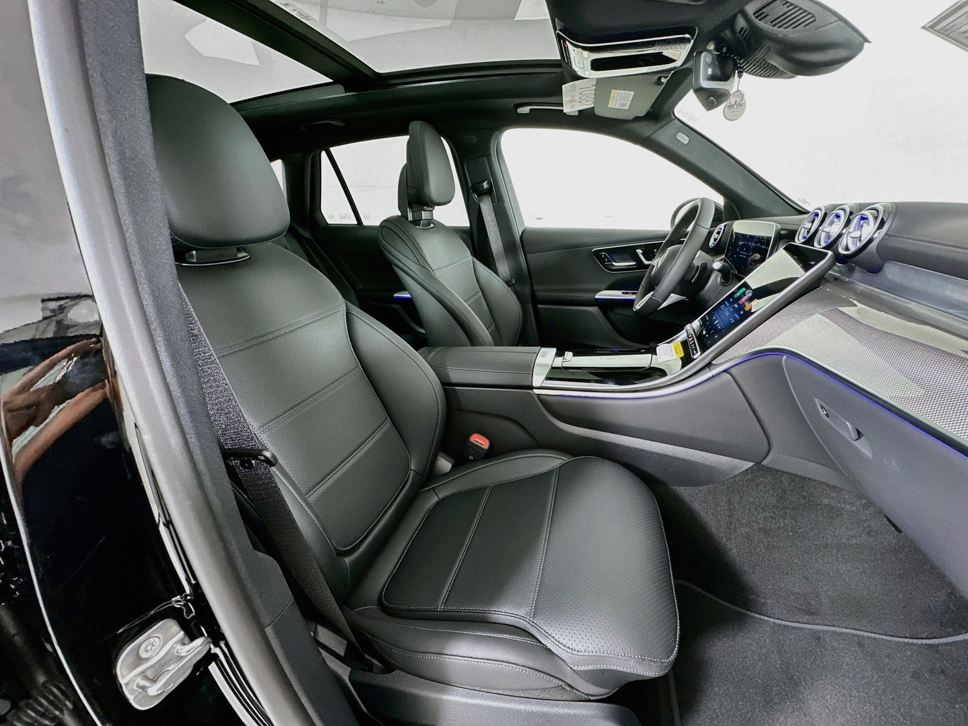 New 2027 Mercedes-Benz GLC 300 image 32