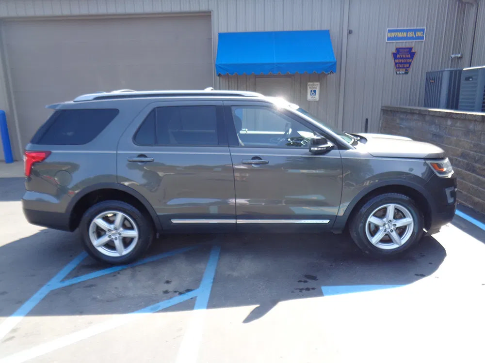 Used 2016 Ford Explorer XLT w/ Equipment Group 201A AWD/4WD image 7