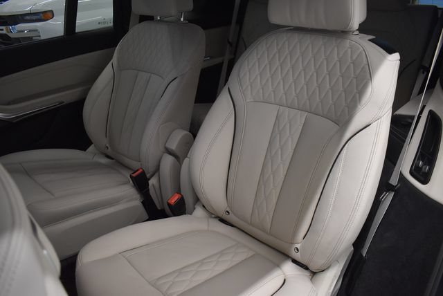 Used 2024 BMW X7 xDrive40i w/ M Sport Package AWD/4WD image 7