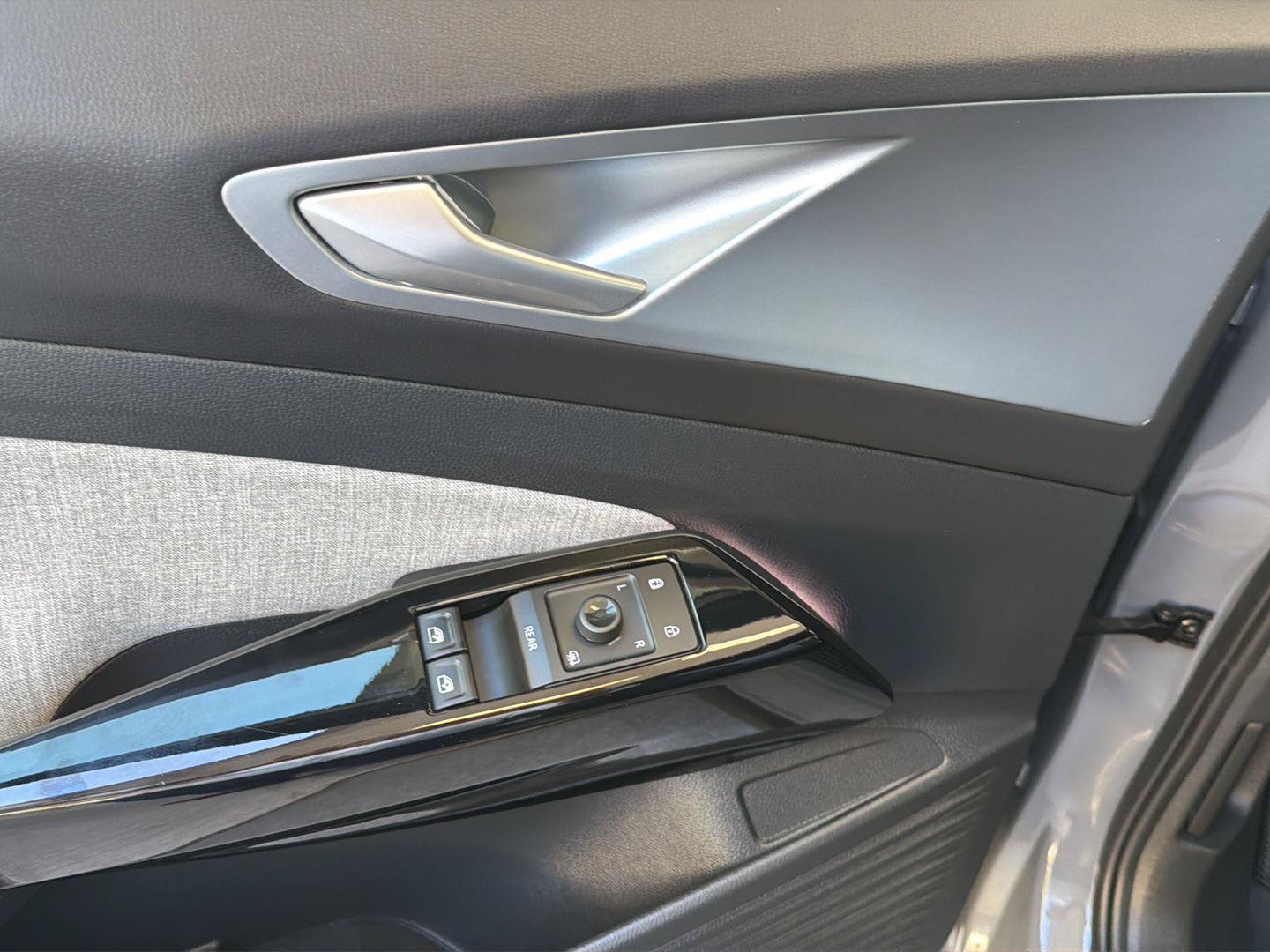 Certified 2023 Volkswagen ID.4 Pro RWD image 19
