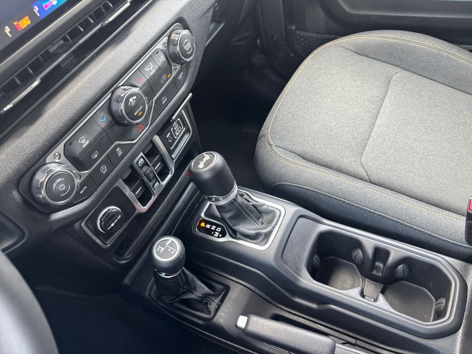 Used 2025 Jeep Wrangler Unlimited Sport AWD/4WD image 39