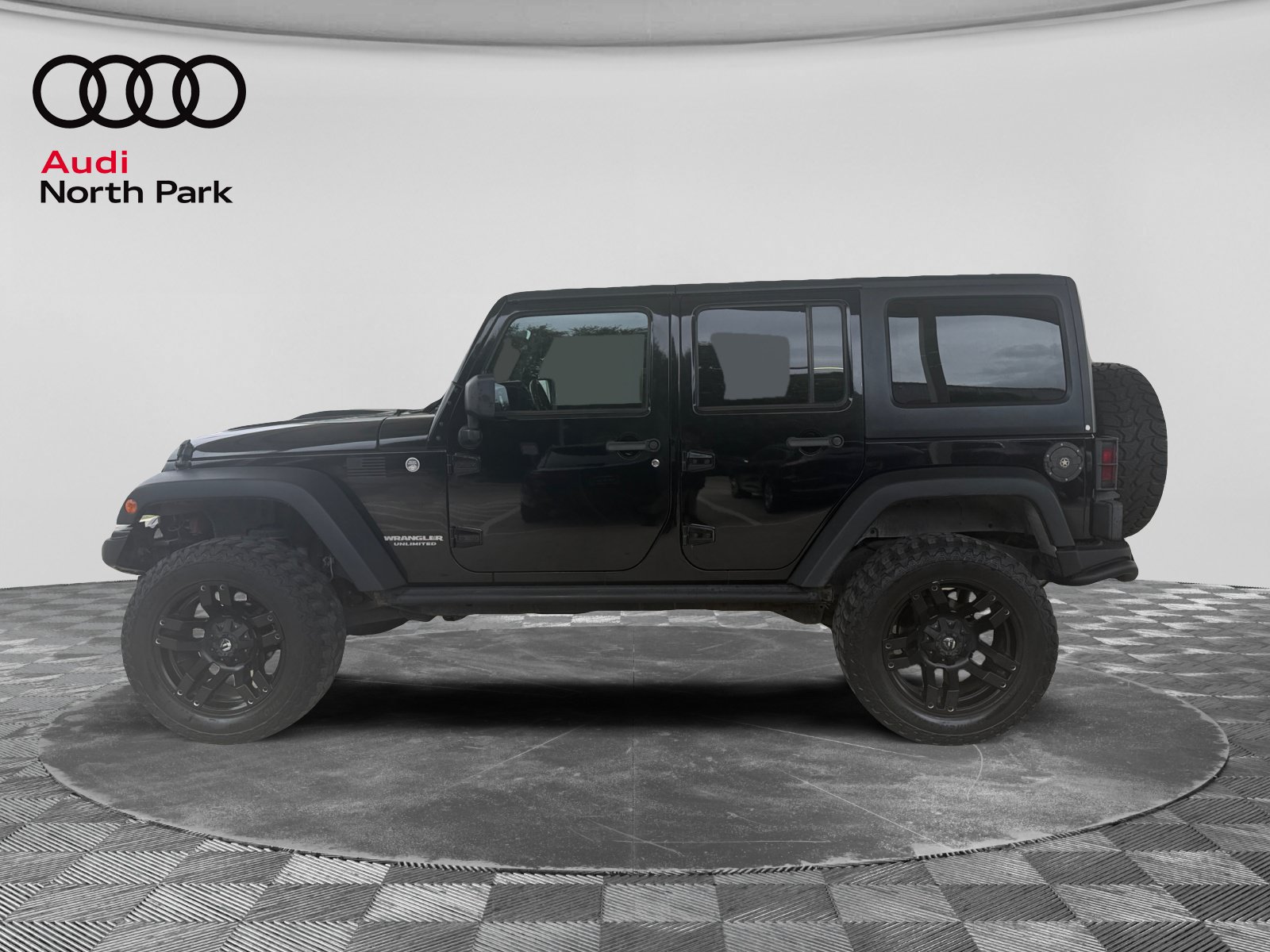 Used 2012 Jeep Wrangler Unlimited Rubicon AWD/4WD image 2