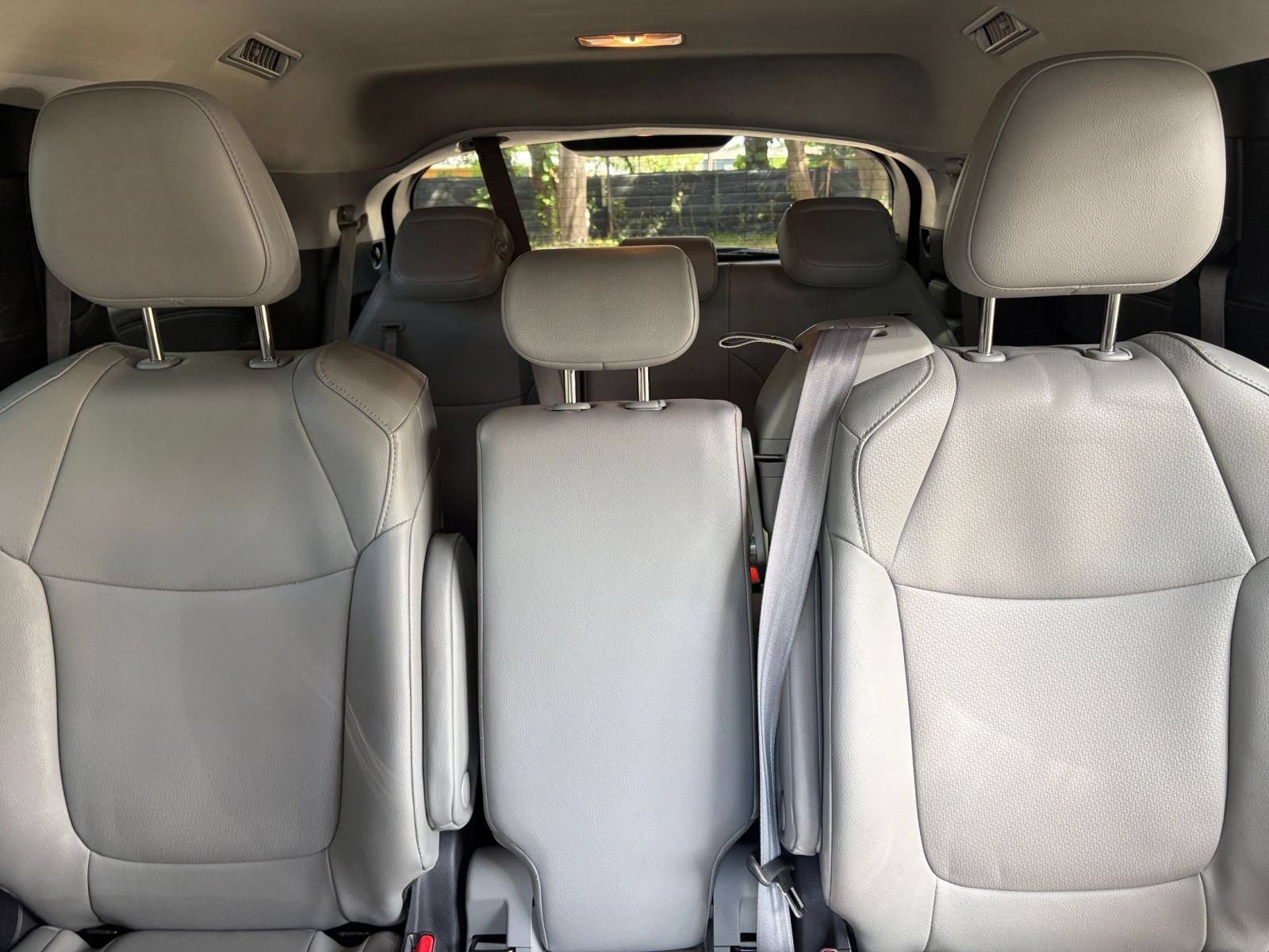 Used 2025 Toyota Sienna XLE FWD image 41