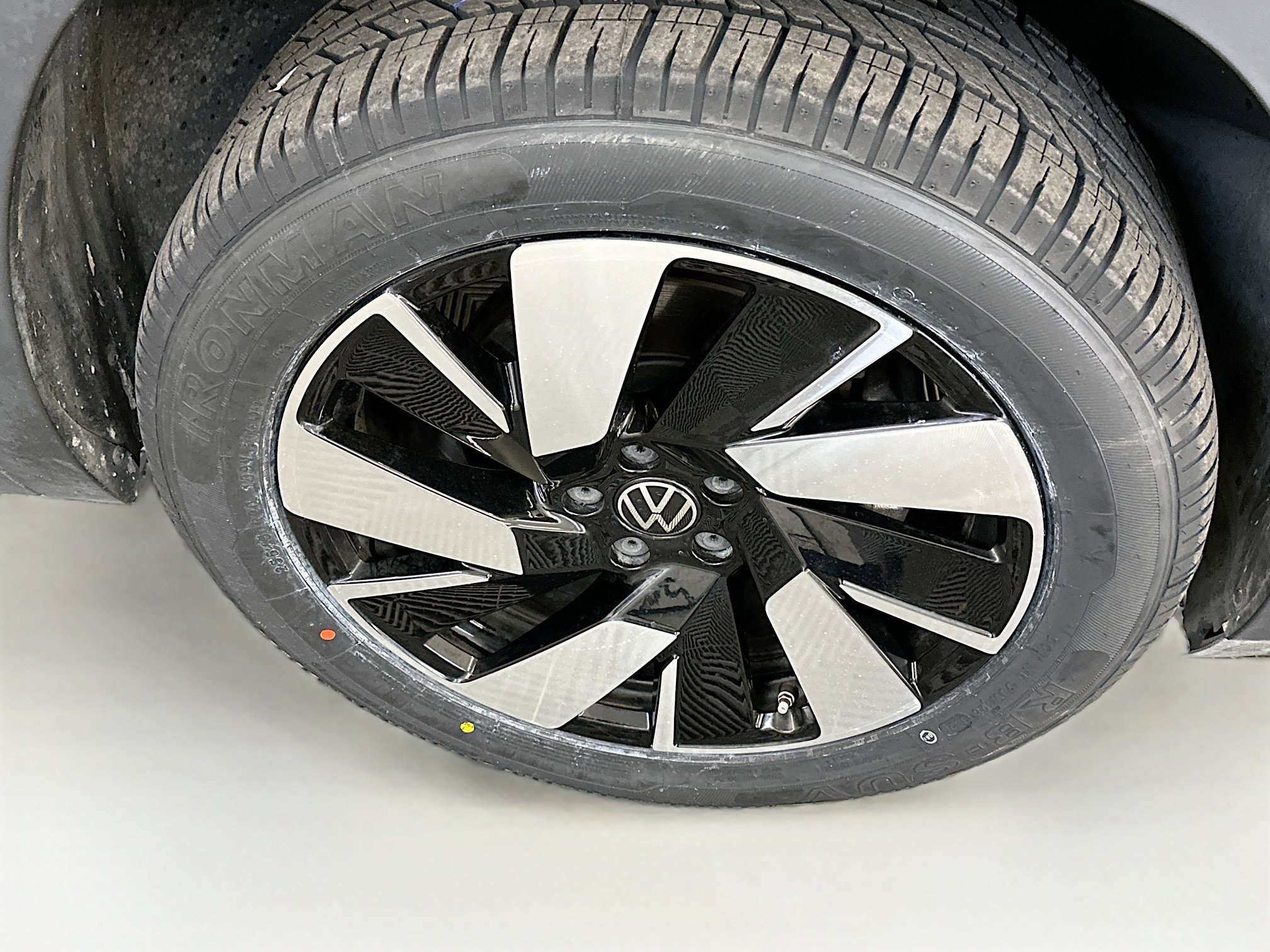 Used 2025 Volkswagen Atlas Cross Sport SE image 11