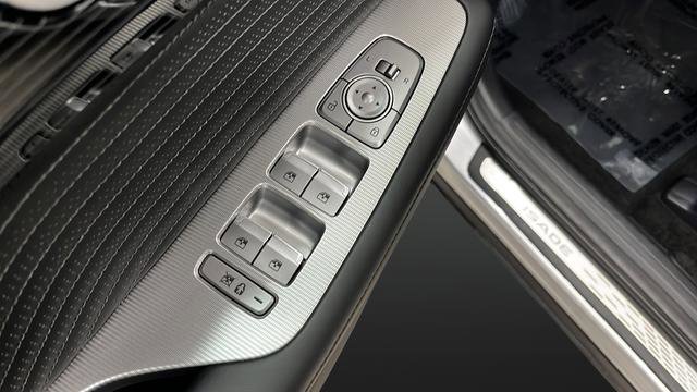 Used 2025 Hyundai Palisade Calligraphy image 22