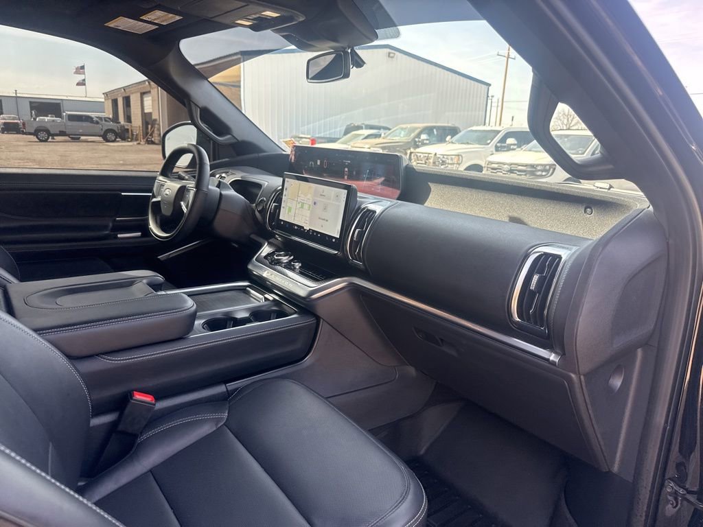 Used 2025 Ford Expedition Max Platinum w/ Stealth Appearance Package image 47