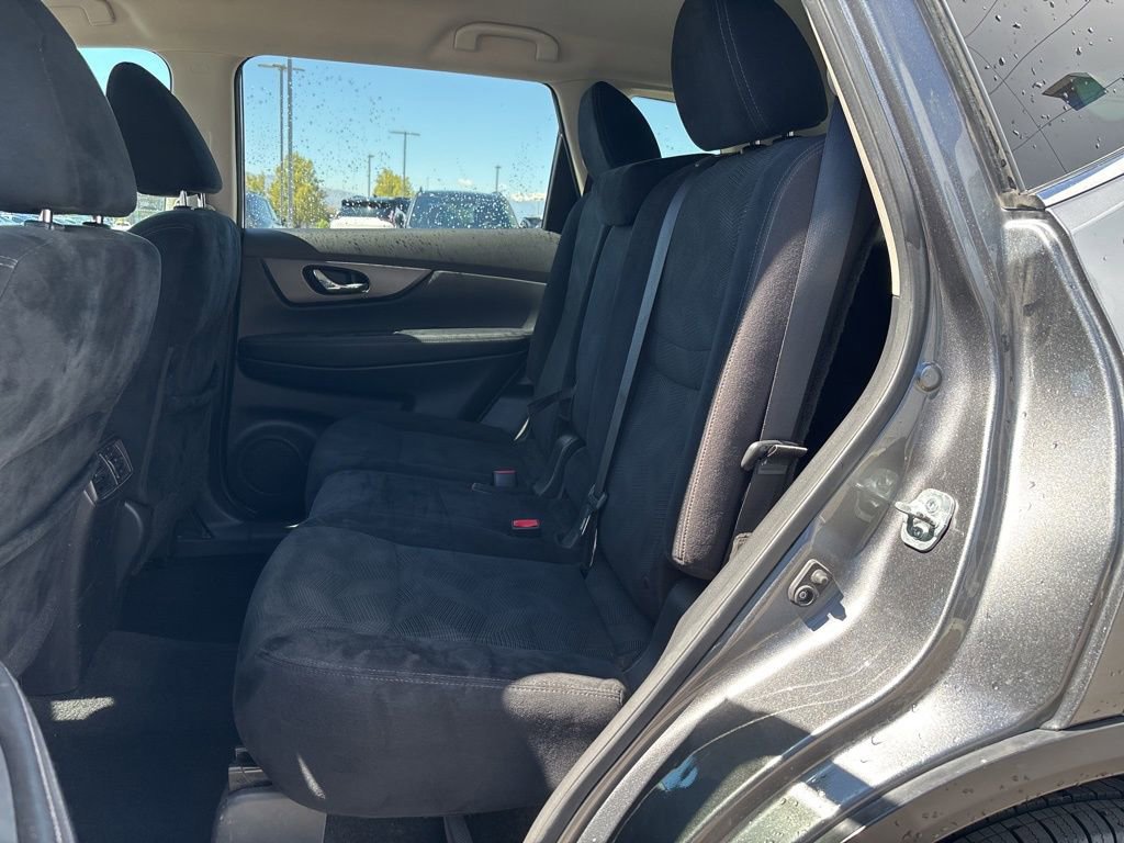 Used 2015 Nissan Rogue SV w/ SV Family Package image 14