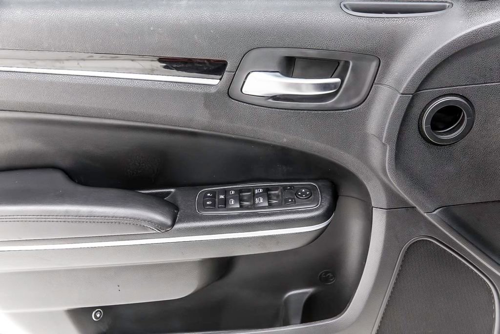 Used 2023 Chrysler 300 Touring w/ Sport Appearance Package image 17