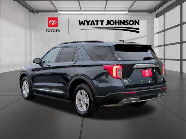 Used 2023 Ford Explorer XLT w/ Equipment Group 202A AWD/4WD image 3