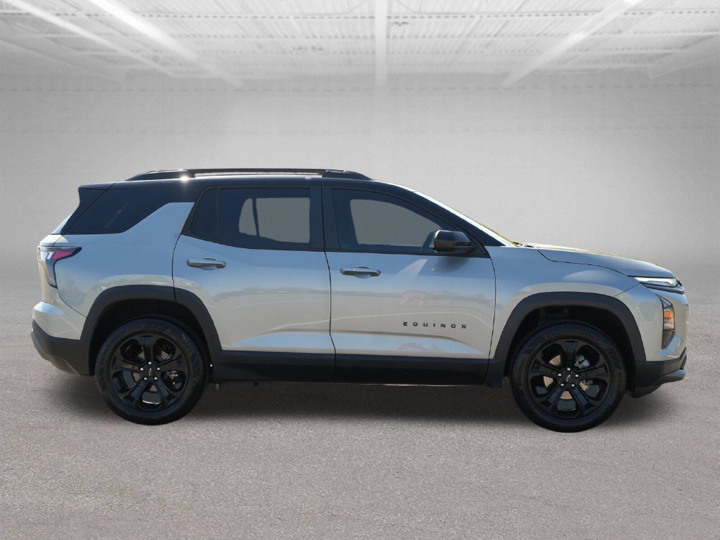 Used 2025 Chevrolet Equinox LT w/ Midnight Edition FWD image 10