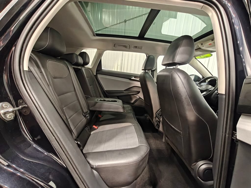 Used 2023 Volkswagen Taos SE AWD/4WD image 23