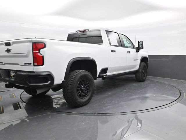 Used 2024 Chevrolet Silverado 2500 ZR2 w/ Technology Package AWD/4WD image 6