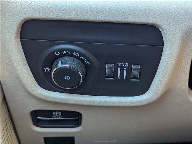 New 2025 Jeep Grand Cherokee Limited w/ Black Appearance Package RWD image 18