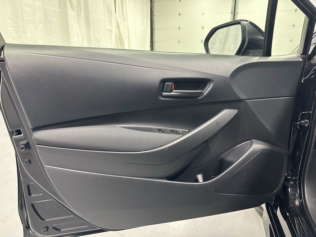 Used 2025 Toyota Corolla LE image 8