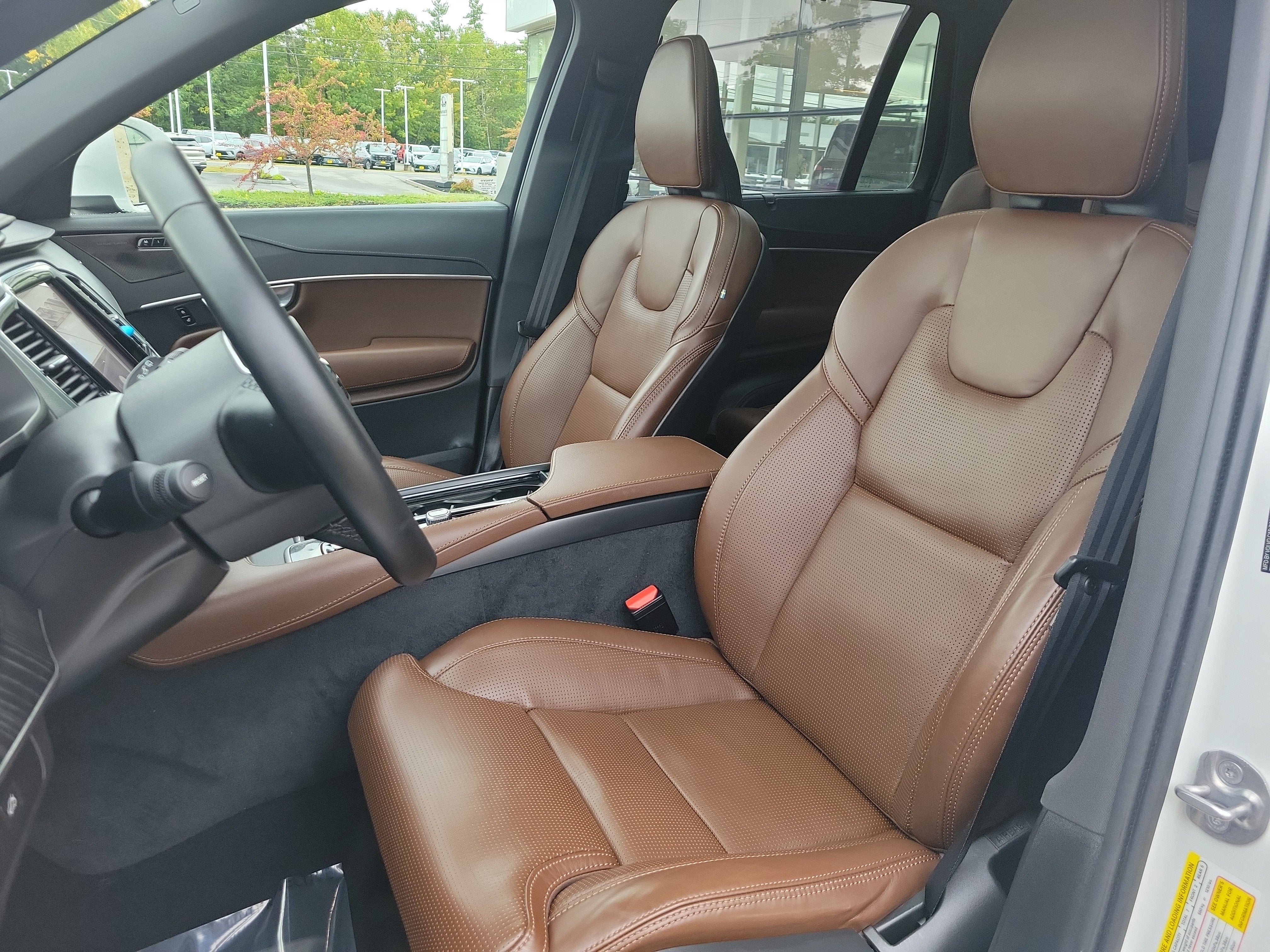 Used 2025 Volvo XC90 B6 Ultra AWD/4WD image 4