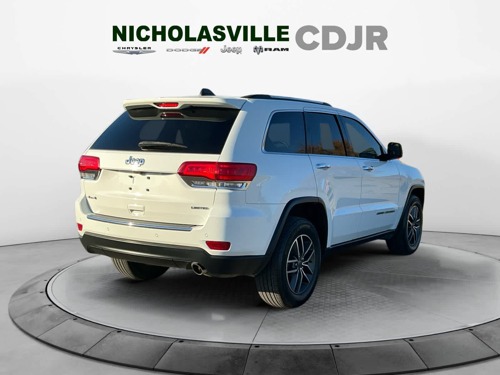 Used 2019 Jeep Grand Cherokee Limited AWD/4WD image 5
