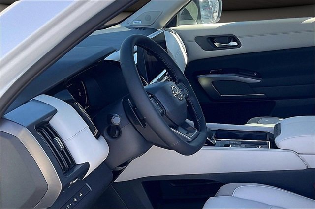 New 2026 Nissan Pathfinder SL image 7