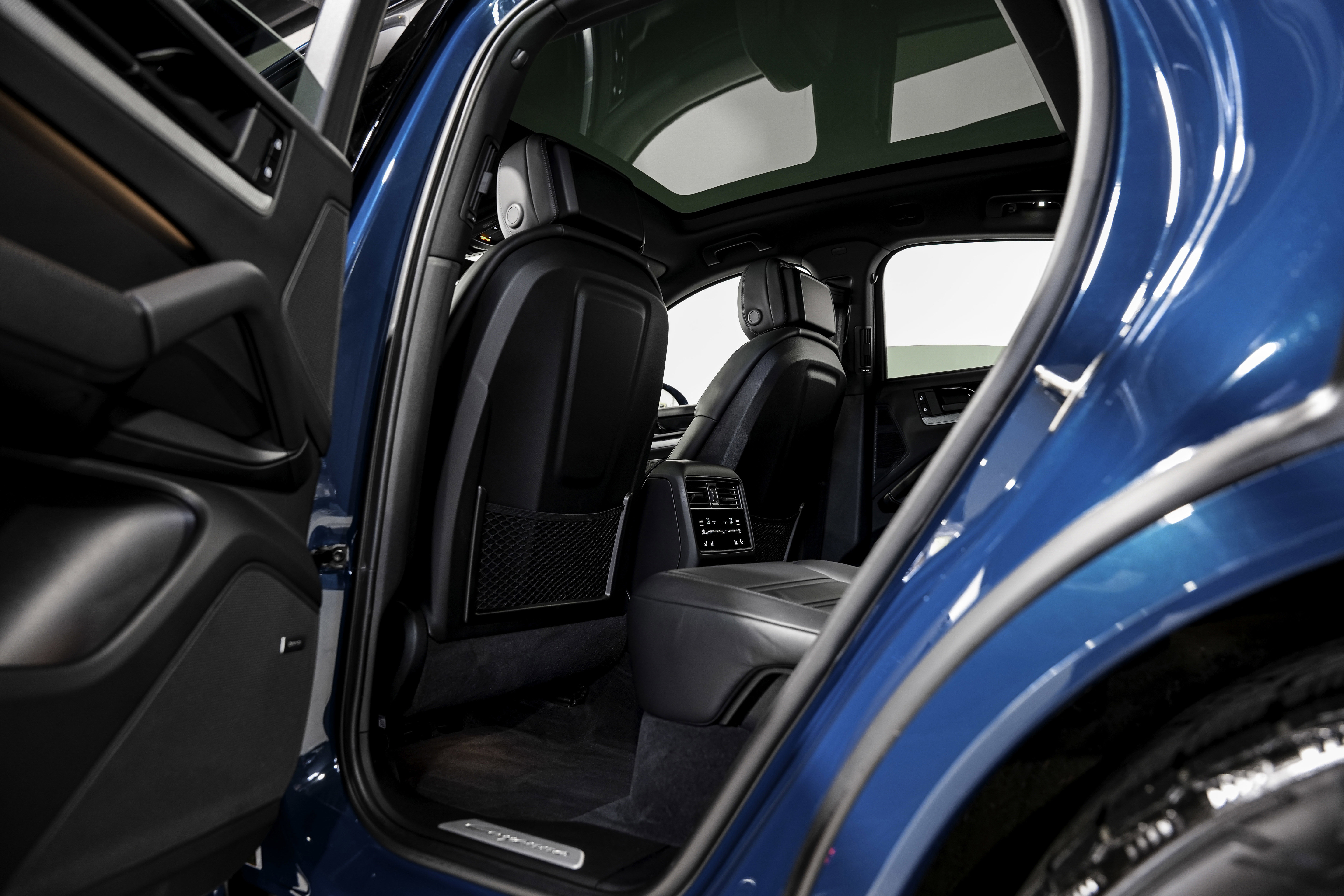 Used 2024 Porsche Cayenne Coupe image 35